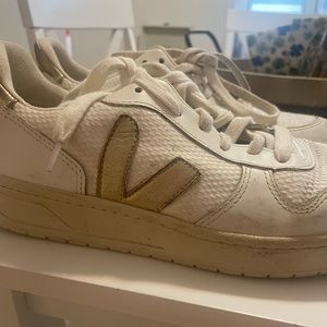 Veja V-10 Bicolor Metallic Low-Top Sneakers